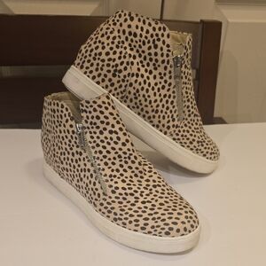 Stylish Leopard Print Zip-Up Sneakers